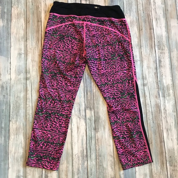 🔥Nike Dri-Fit Printed Cropped Pants Size Medium - Picture 3 of 4